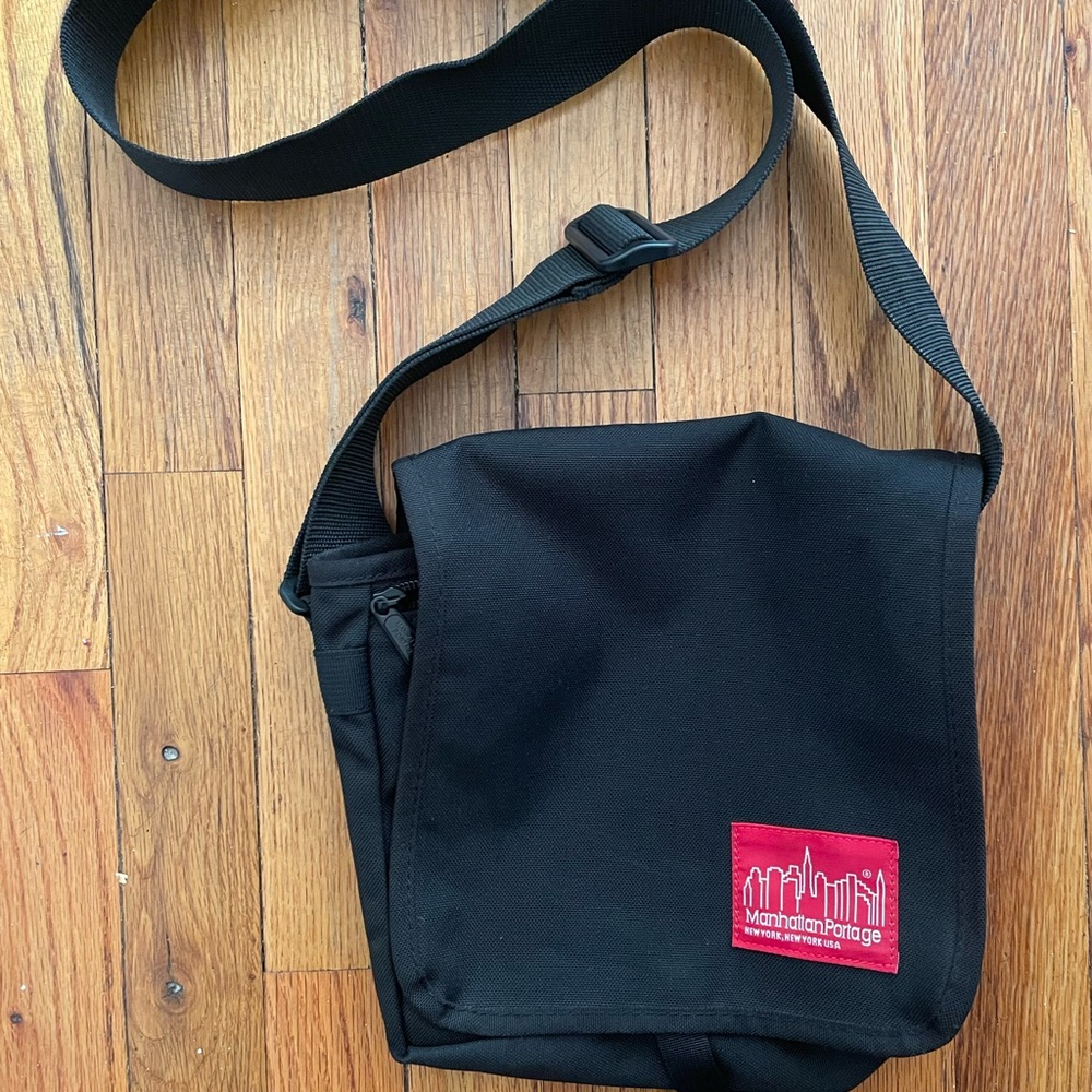 Manhattan Portage. Black cordura nylon Messenger Bag with Adjustable Strap